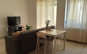 Cozy Flat Close To The Airport/Port And Center